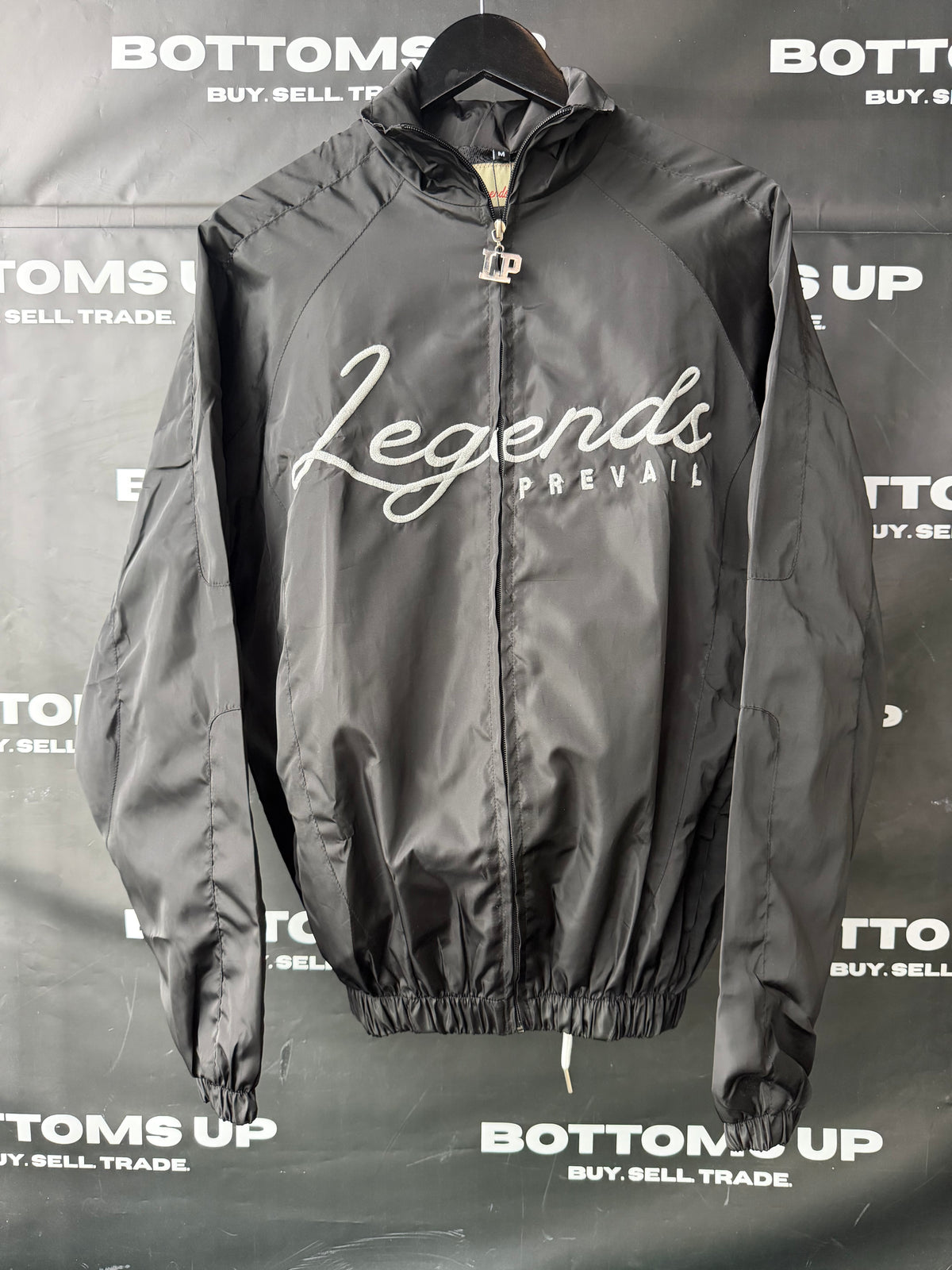 Legends Prevail Windbreaker Set In Black
