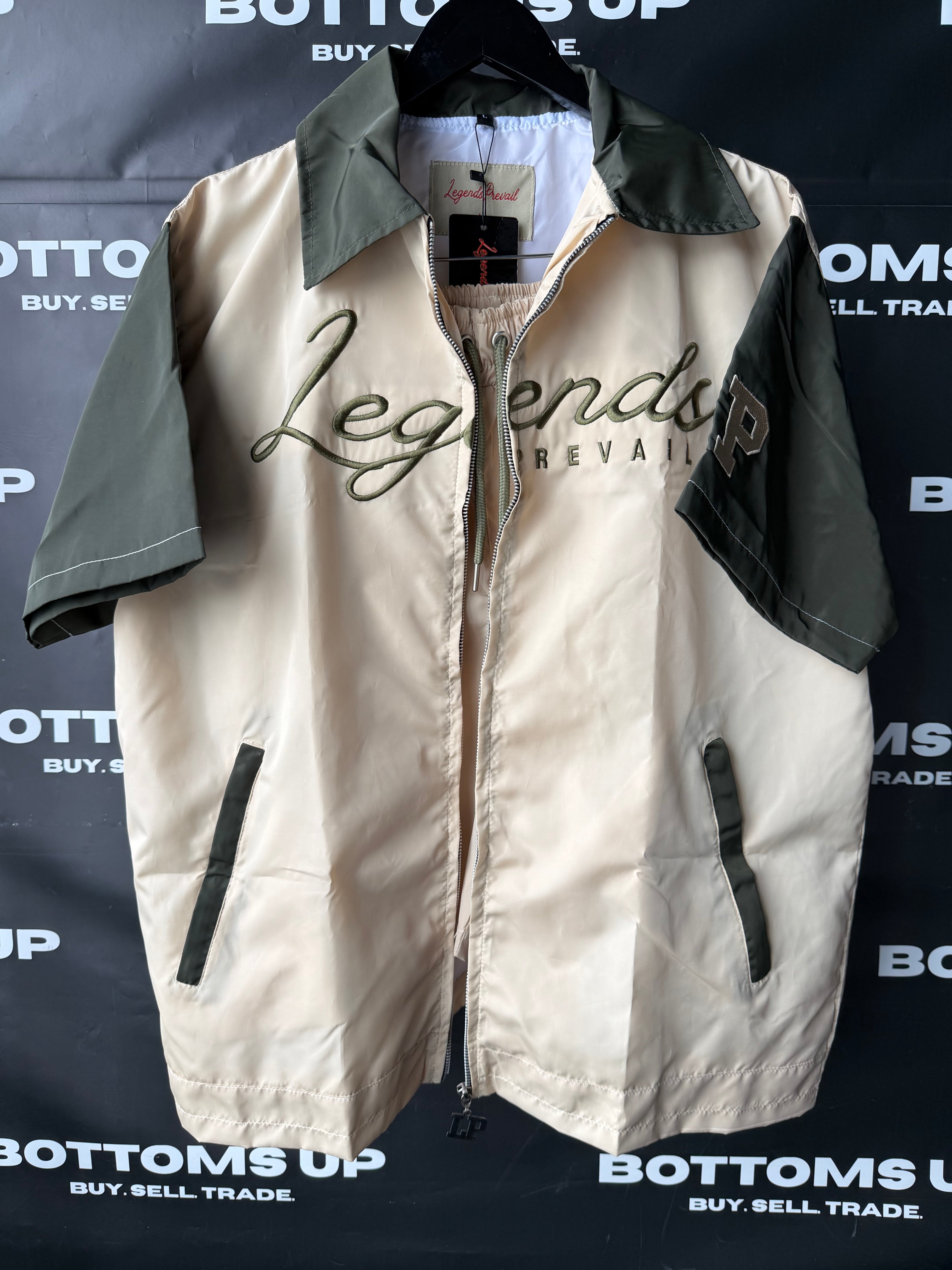 Legends Prevail Short Sleeve Windbreaker Set in Beige and Olive Green