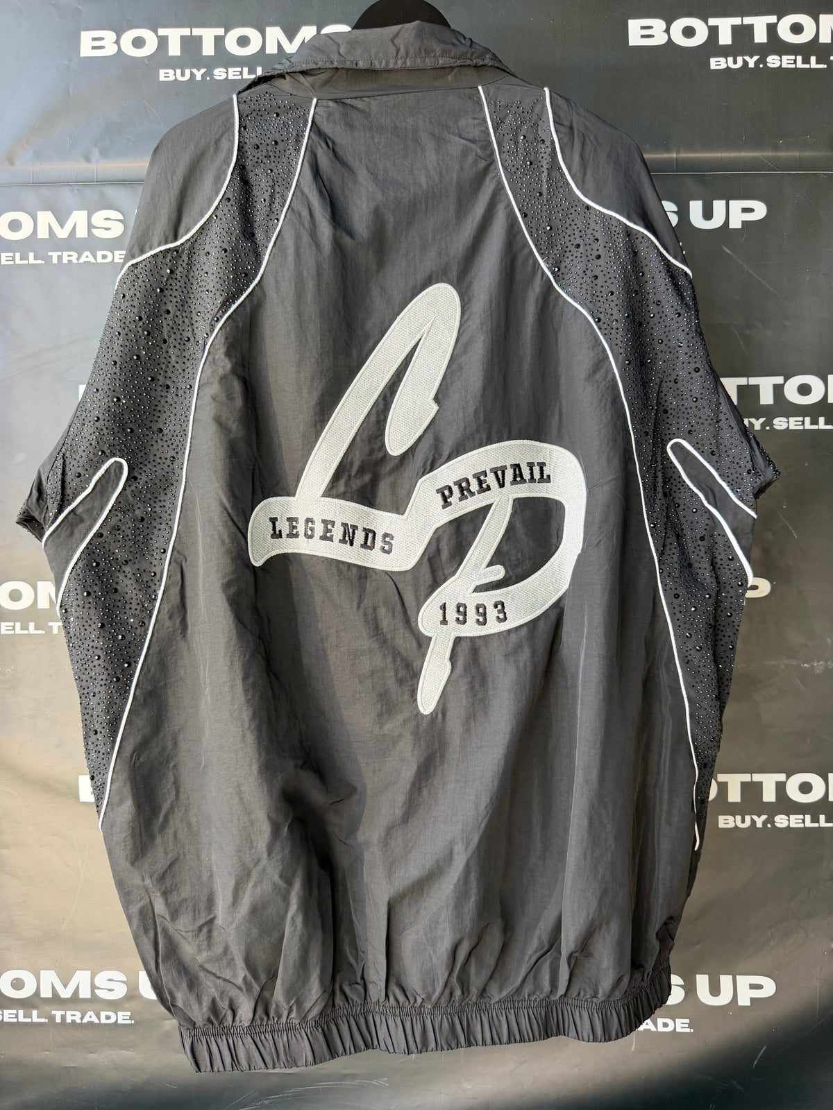 Legends Prevail Short Sleeve Windbreaker Set In Black / Grey In Rhinestone
