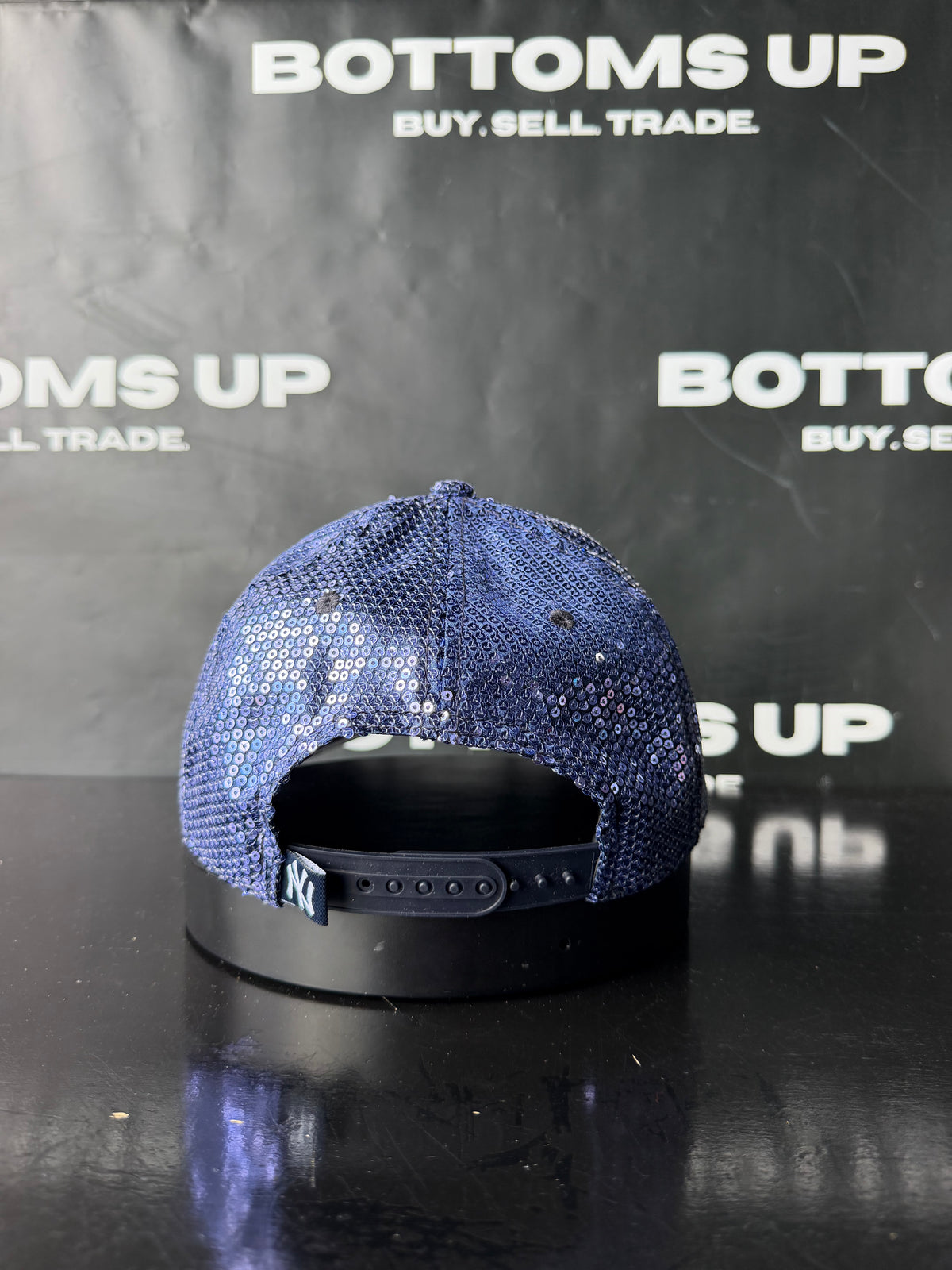 New York Yankees Sequin Script Women's 9FORTY M-Crown Snapback In Blue