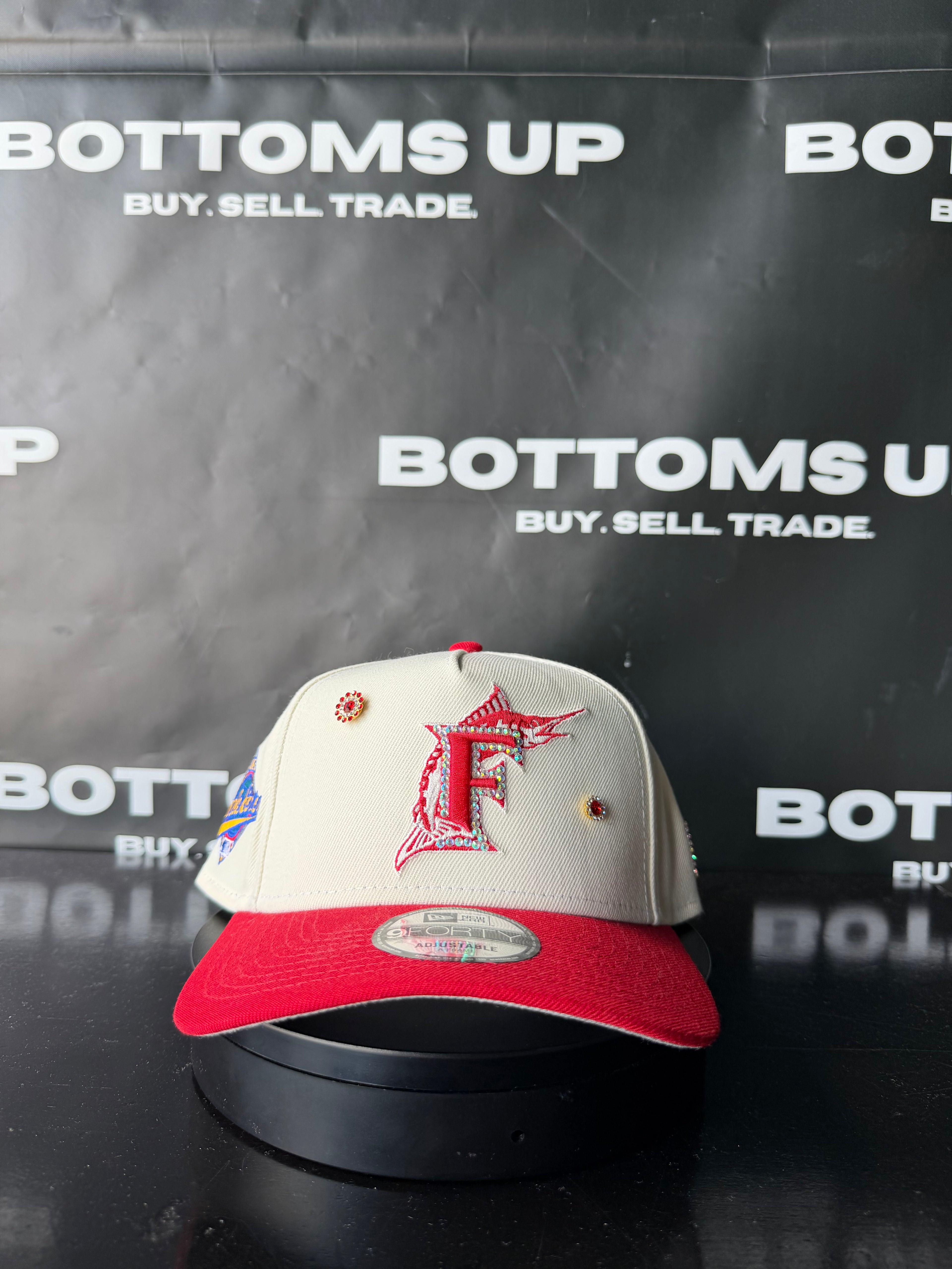 New Era 9Forty: Florida Marlins 1997 World Series Patch In Beige/Red Customized