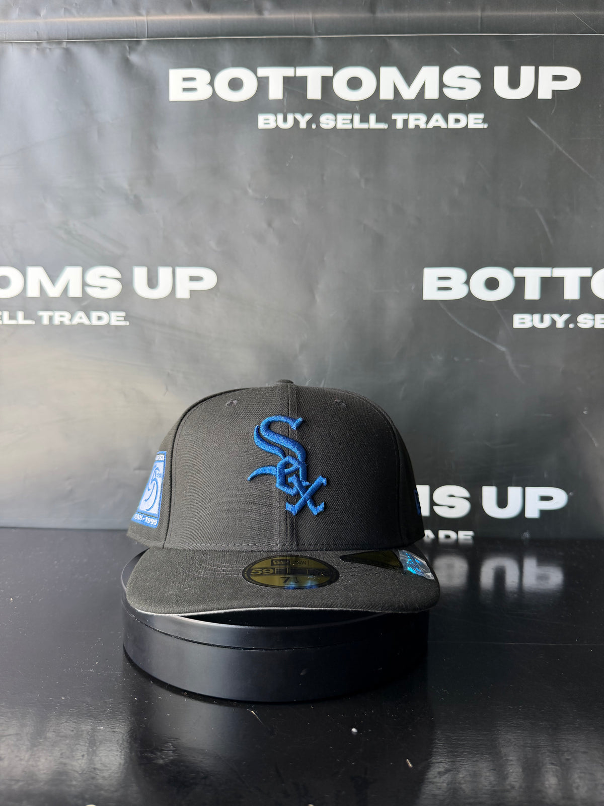 Chicago White Sox 2005 World Series New Era 59FIFTY Fitted Hat 7 1/2 In Black Blue