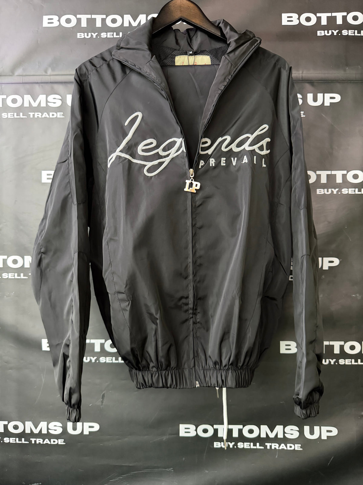 Legends Prevail Windbreaker Set In Black