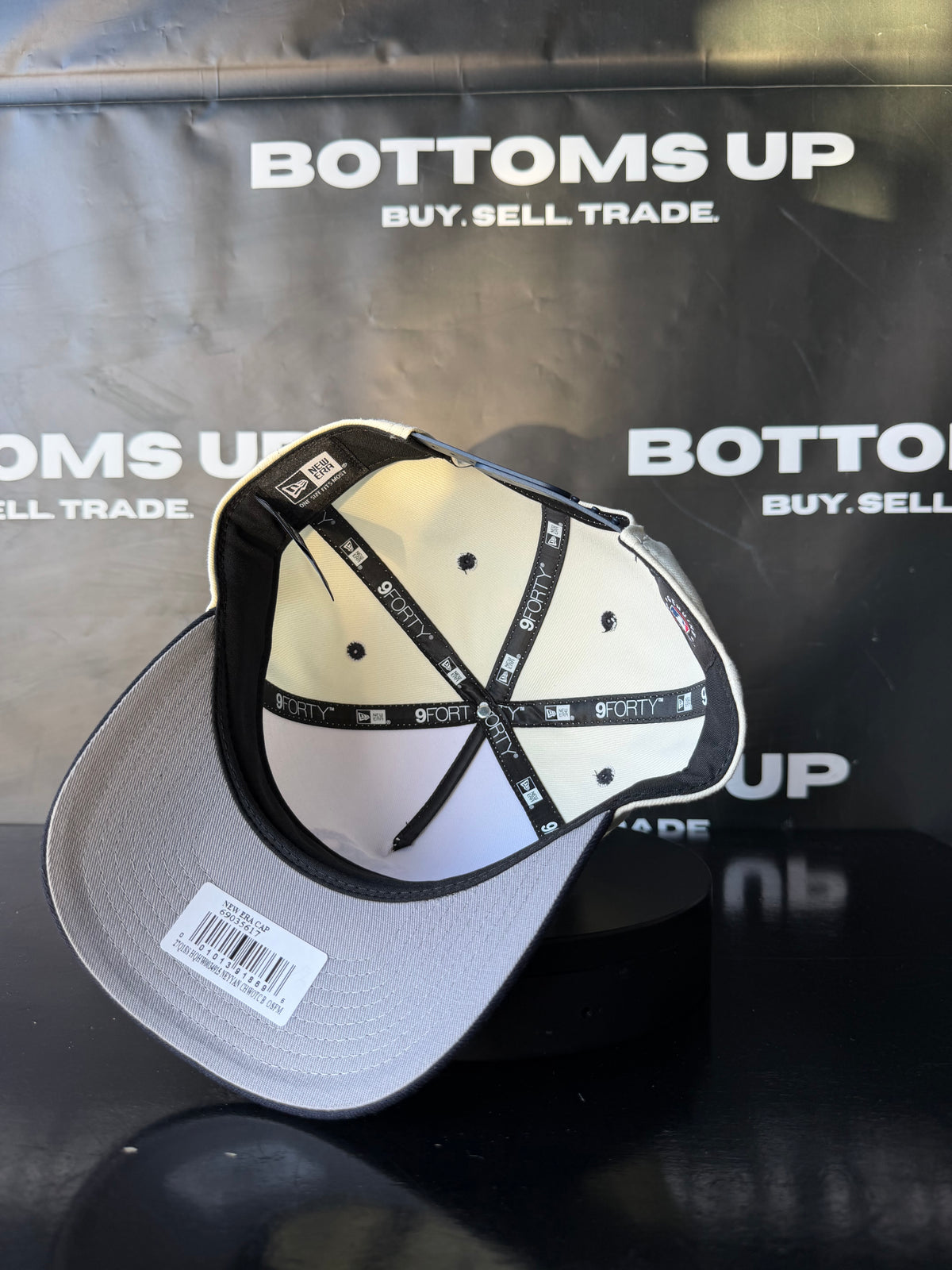 New Era 9FORTY New York Yankees Cream & Navy M-Crown Adjustable