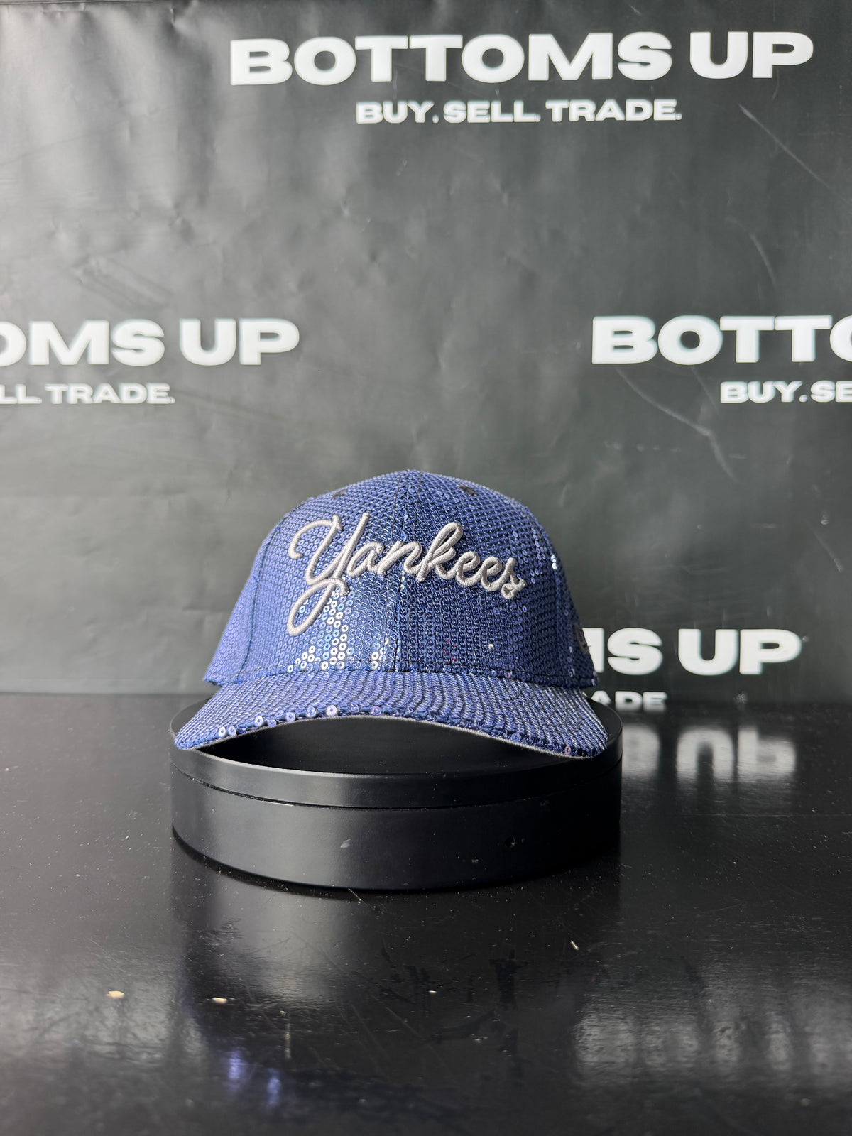New York Yankees Sequin Script Women's 9FORTY M-Crown Snapback In Blue