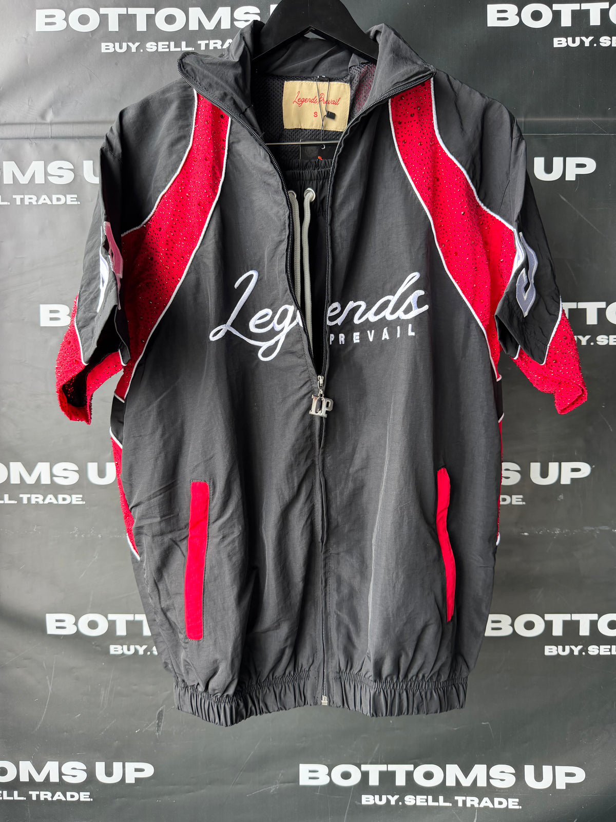 Legends Prevail Short Sleeve Windbreaker Set In Black / Red In Rhinestone