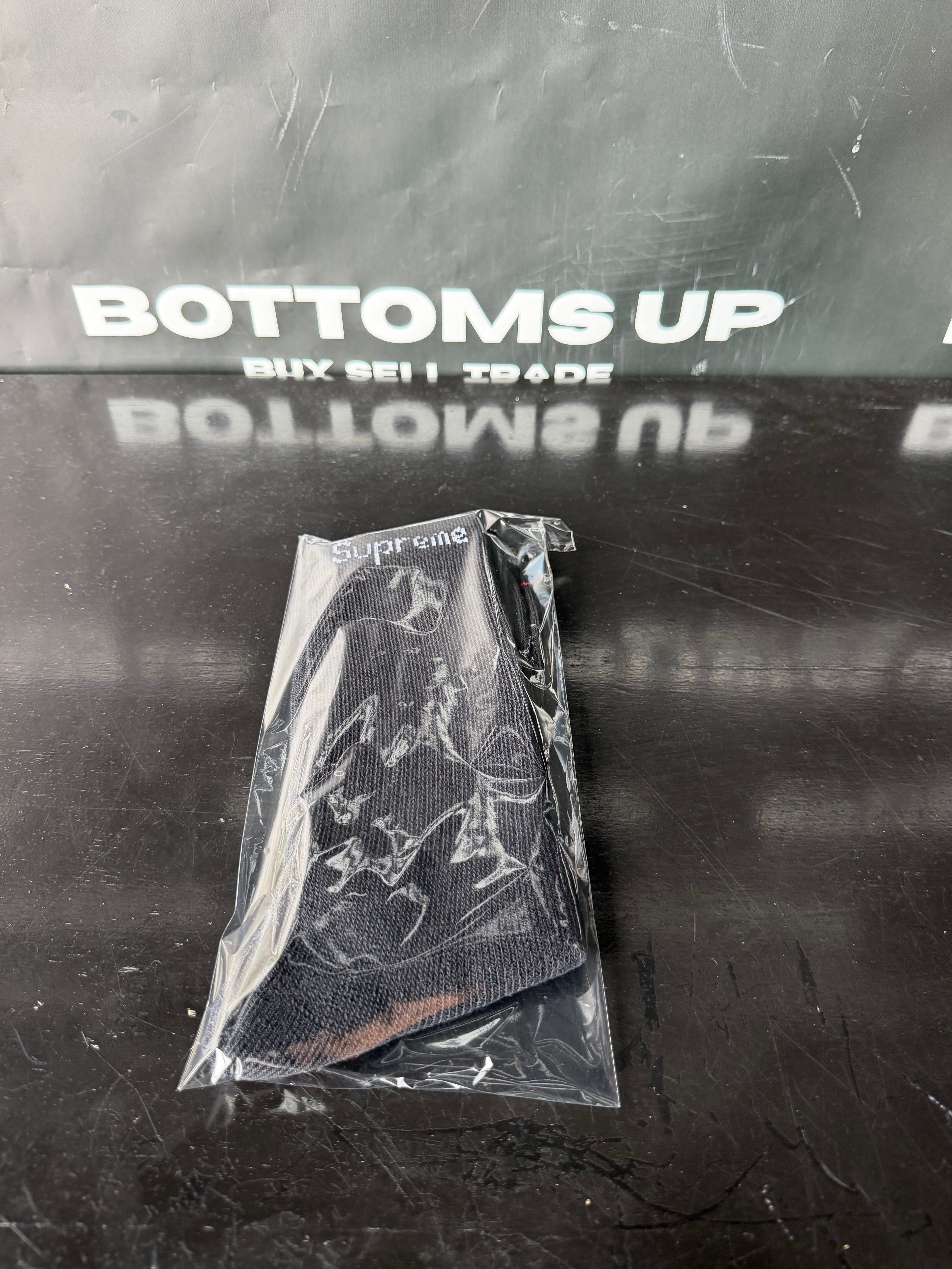 Supreme x Hanes Crew Socks (1 Single Pair) Black