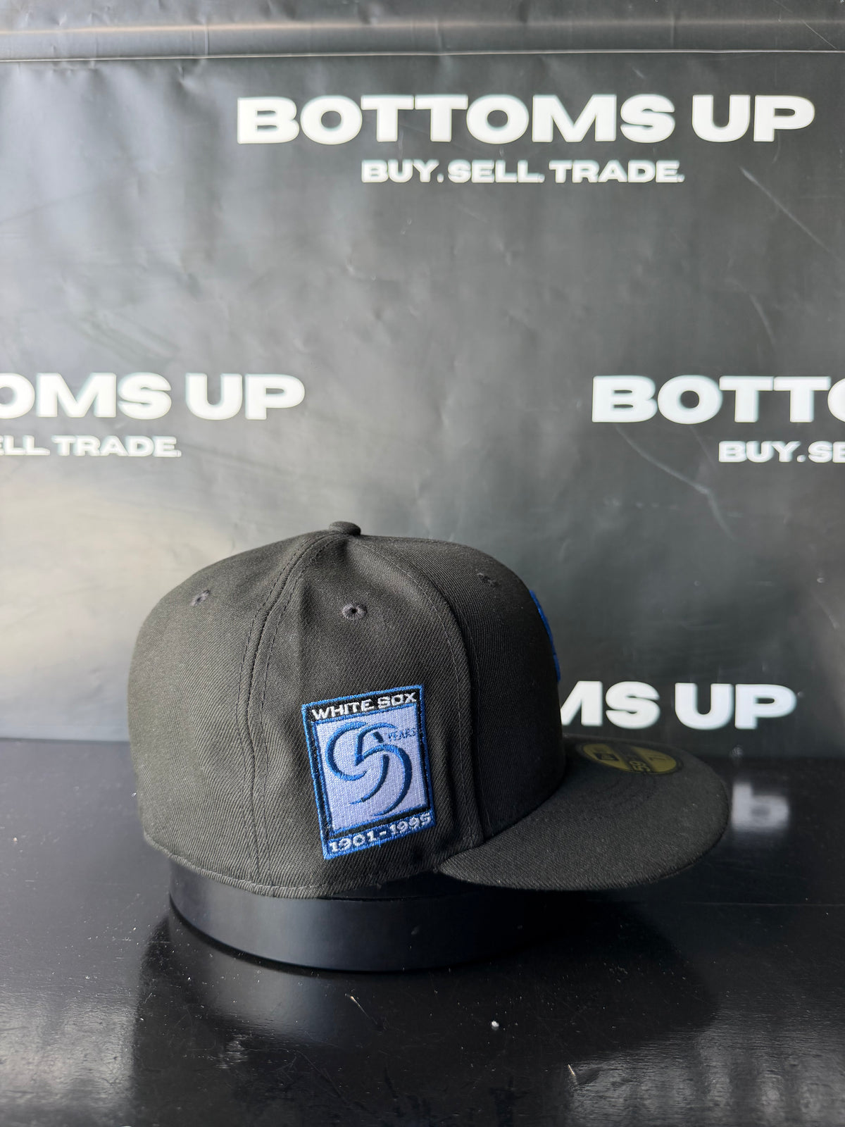 Chicago White Sox 2005 World Series New Era 59FIFTY Fitted Hat 7 1/2 In Black Blue
