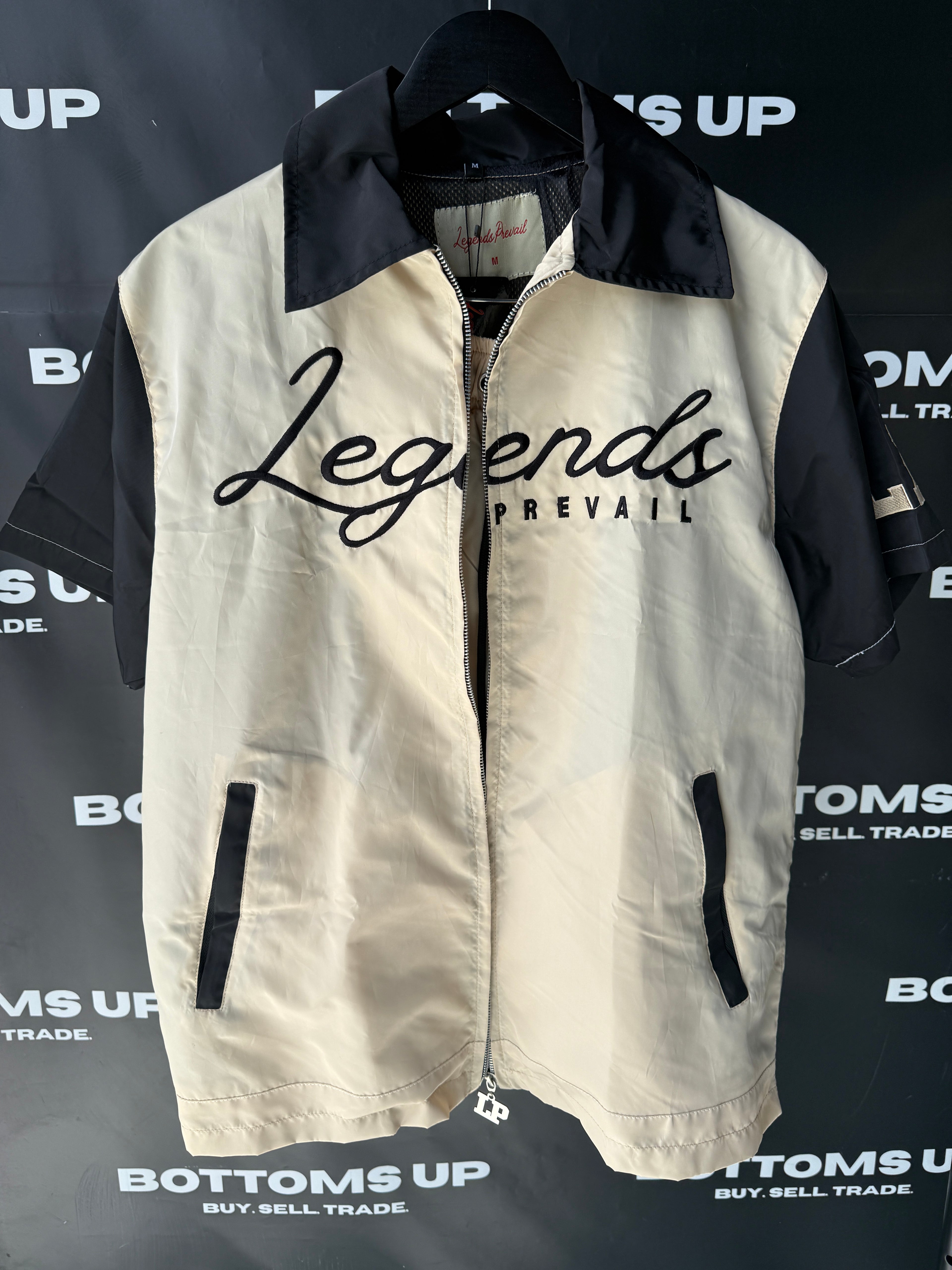 Legends Prevail Short Sleeve Windbreaker Set in Beige and Black