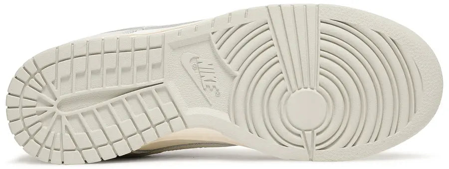 Nike Dunk: Light Bone Women (Damaged Box)